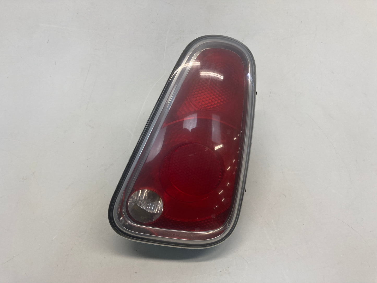 Mini Cooper Right Rear Taillight Faded Lens 63217166960 05-08 R50 R52 R53 427