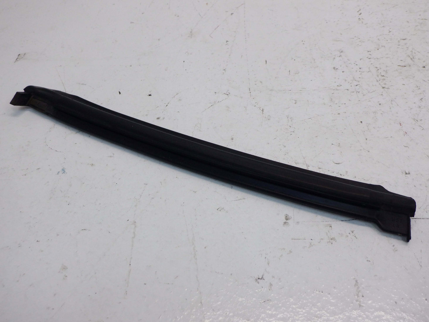 Mini Paceman Left Door Upper B-Column Seal 51339808893 13-16 R61