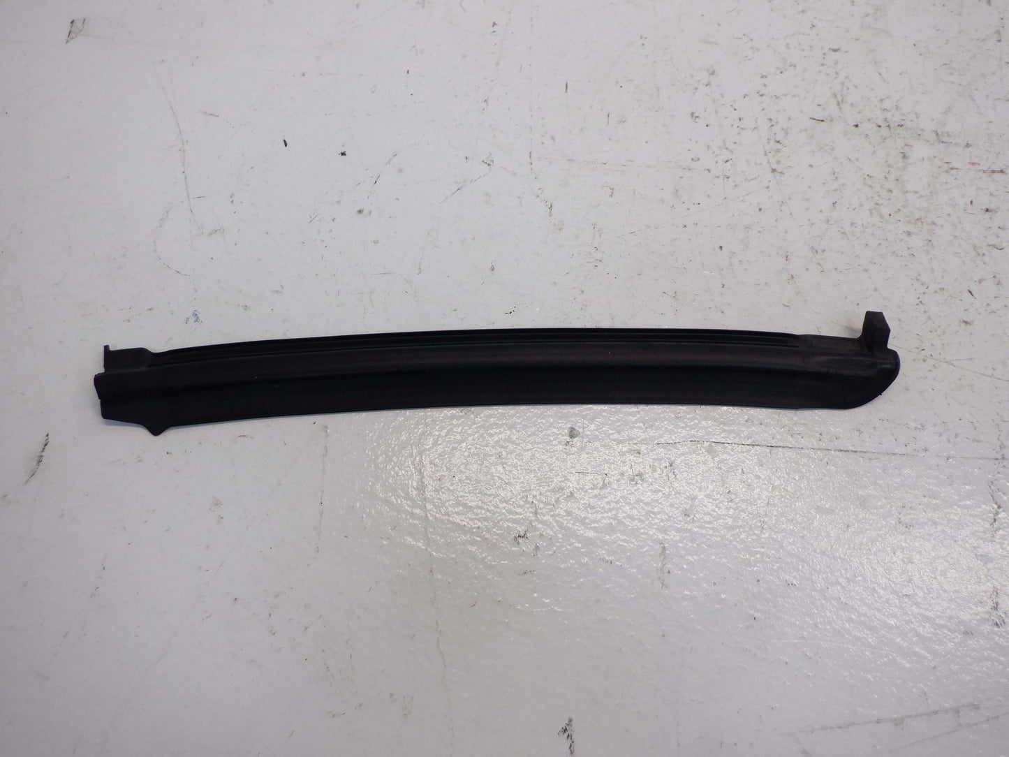 Mini Paceman Left Door Upper B-Column Seal 51339808893 13-16 R61