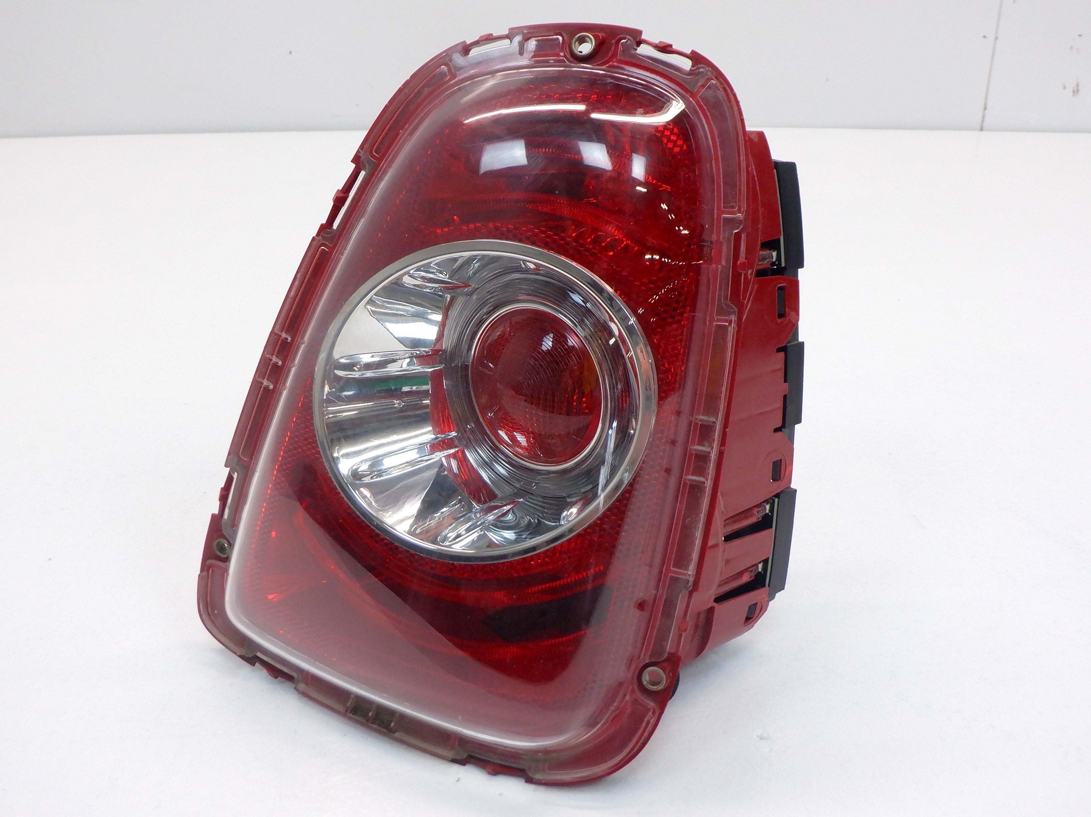 Mini Cooper Right Rear Taillight NEW 63217255914 11-15 R56 R57 R58