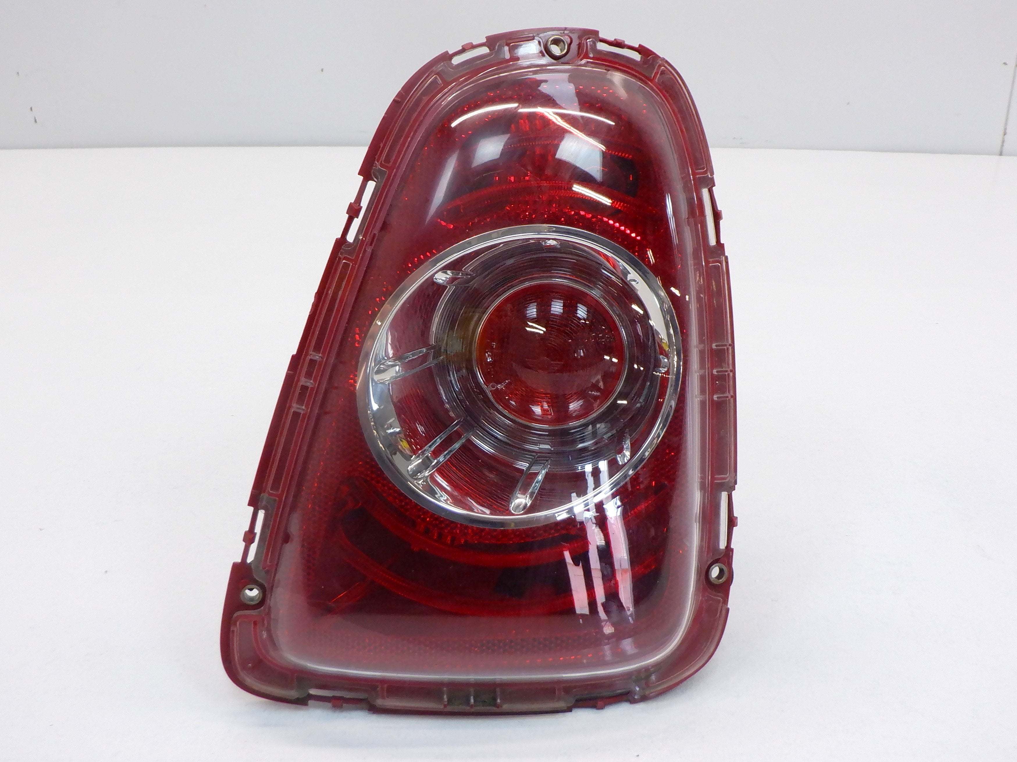 Mini Cooper Right Rear Taillight NEW 63217255914 11-15 R56 R57 R58